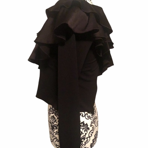 ALICE & Olivia Izzy off the shoulder black ruffle top
Size 4 - Picture 7 of 11